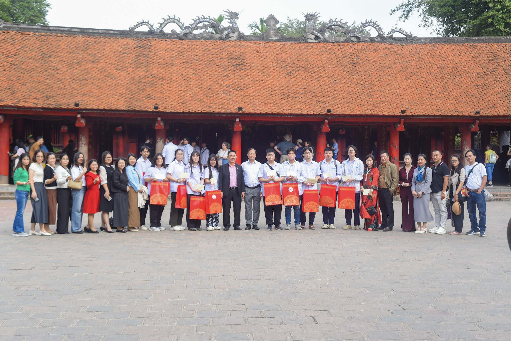 Ươm mầm nhân tài Việt – Quỹ VTAF trao học bổng hỗ trợ